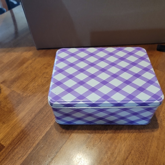 Teacups and tin - Picture 6 of 6